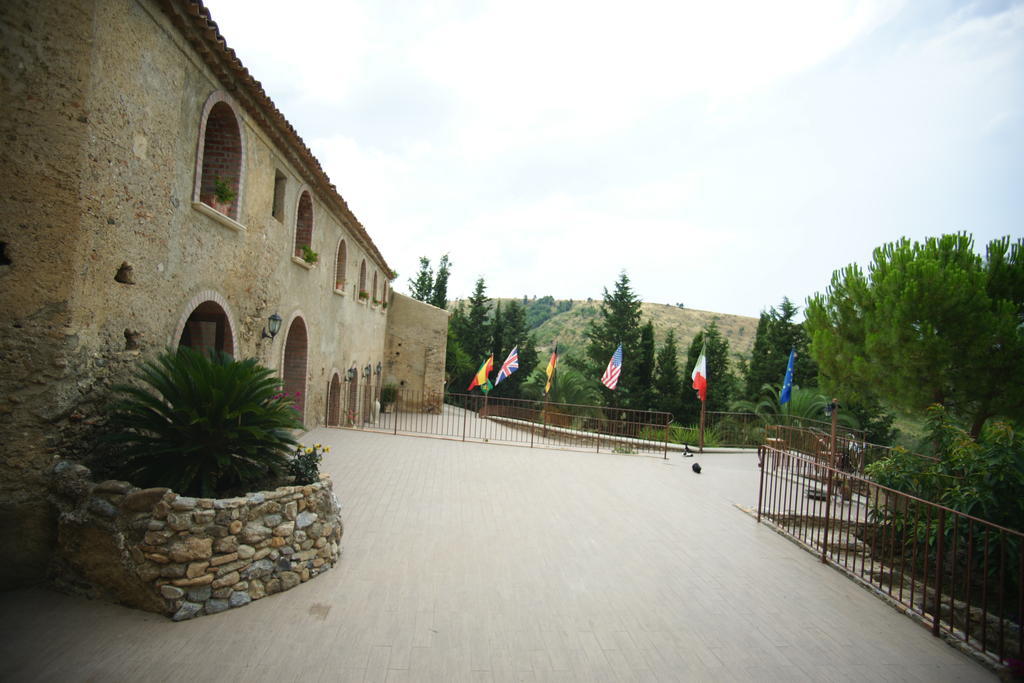 Gasthaus L'Anticocasale Altomonte Exterior foto