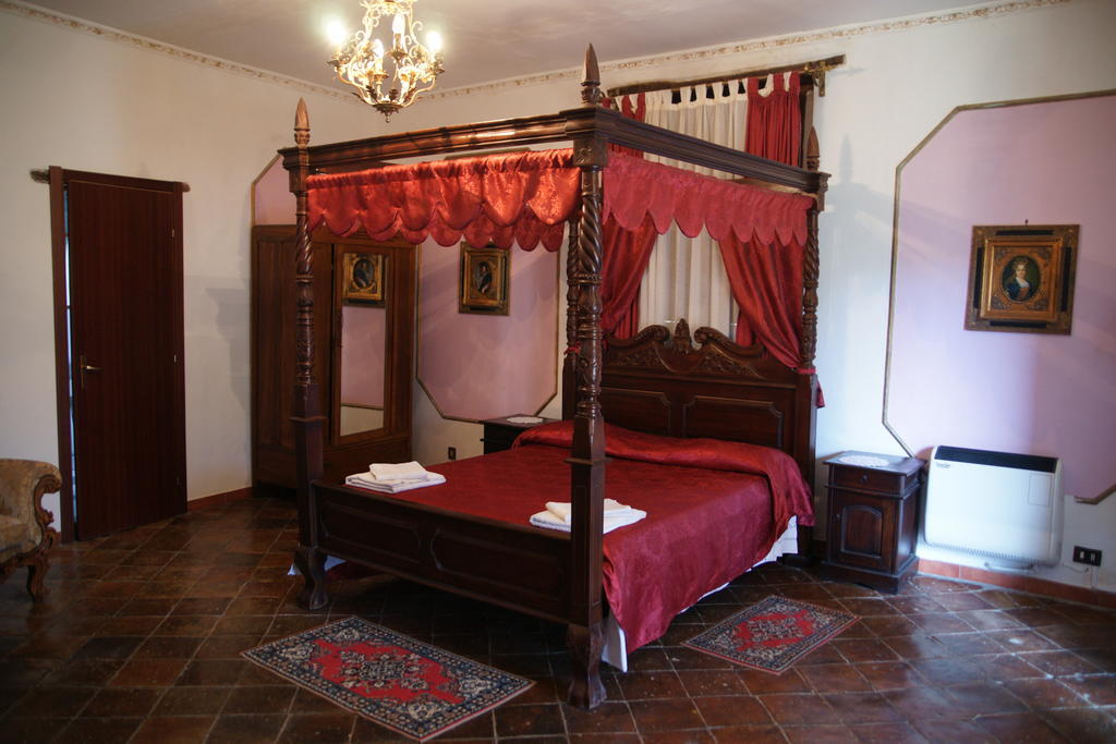 Gasthaus L'Anticocasale Altomonte Zimmer foto