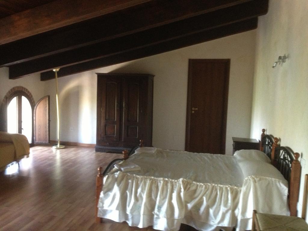 Gasthaus L'Anticocasale Altomonte Zimmer foto